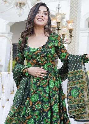 3 Pc Green Readymade Silk Suit Set