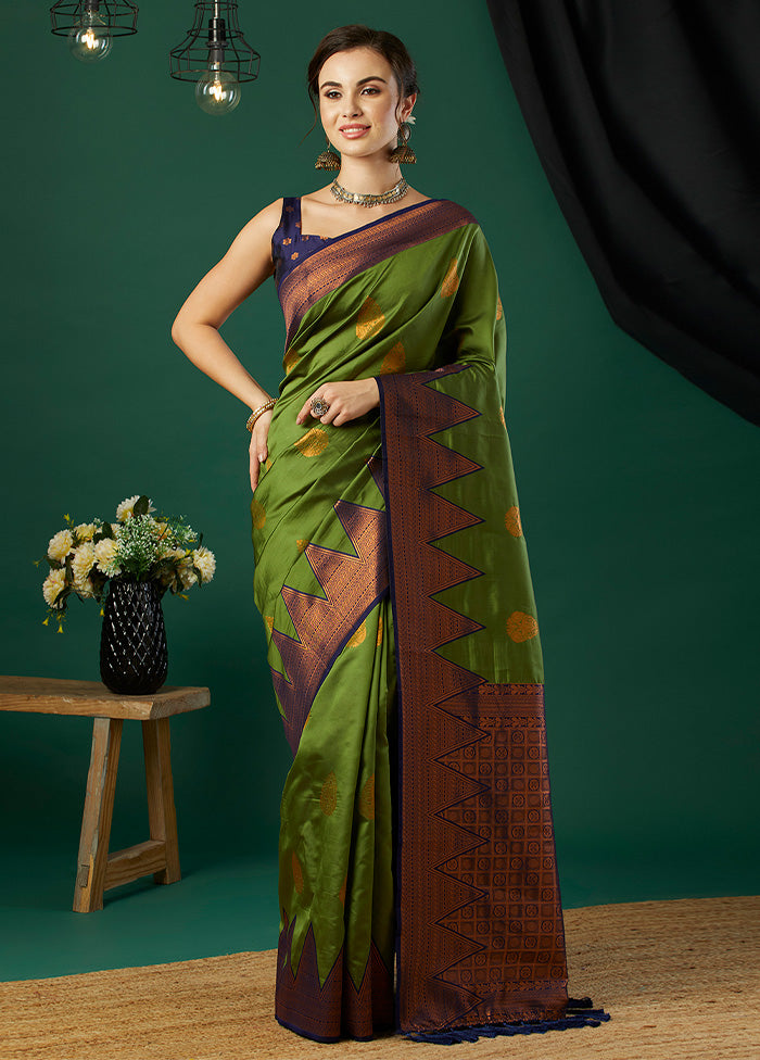 Green Banarasi Silk Saree With Blouse Piece