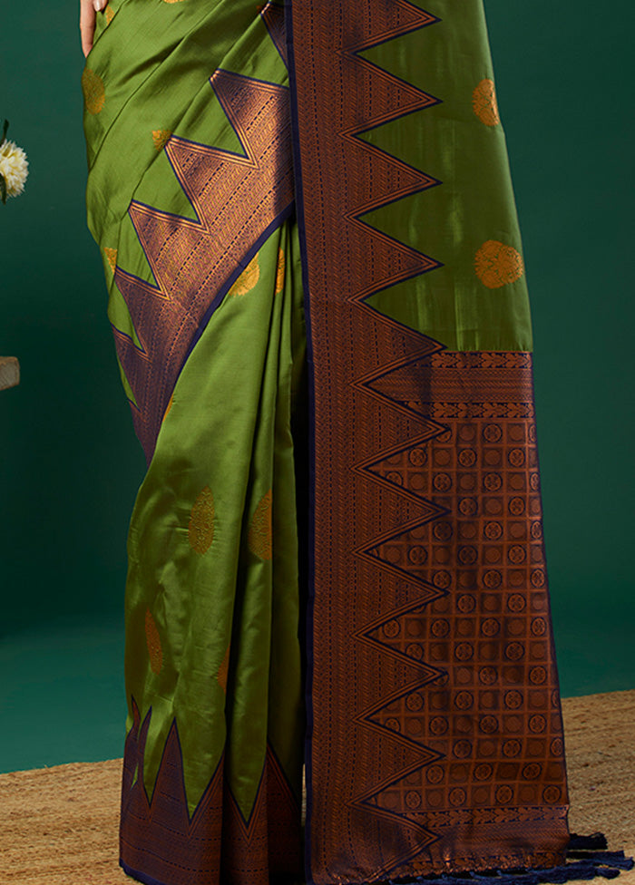 Green Banarasi Silk Saree With Blouse Piece