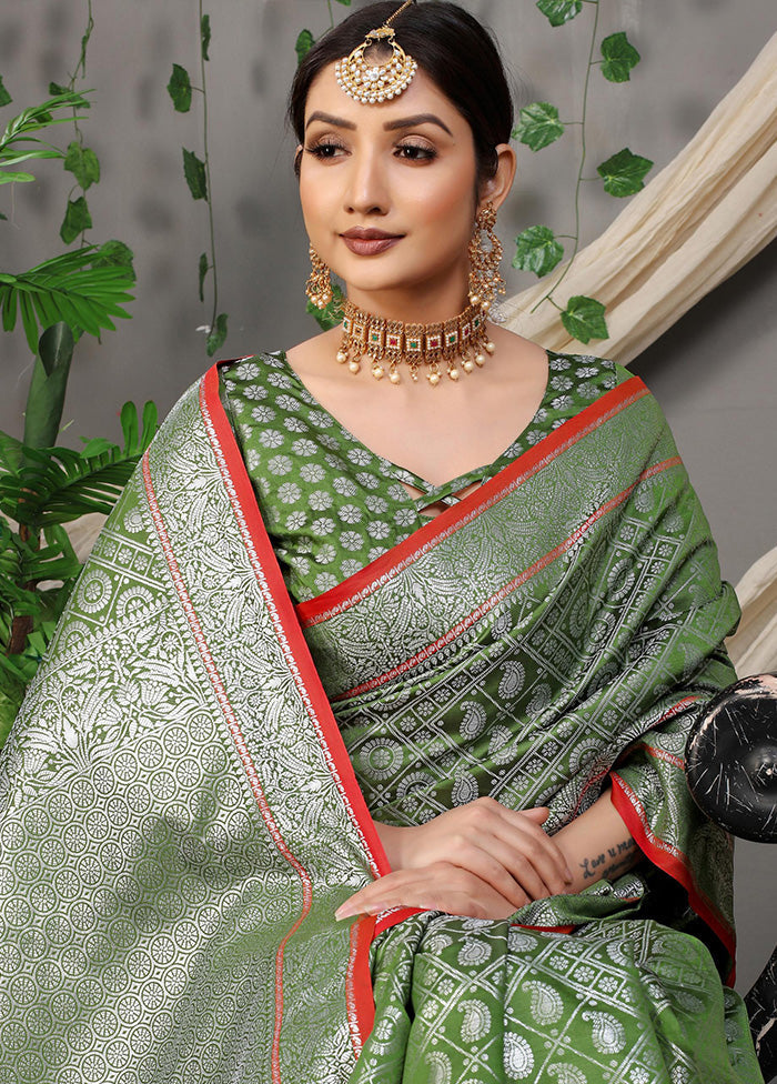 Green Dupion Silk Saree With Blouse Piece