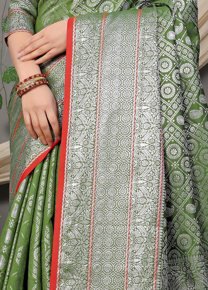 Green Dupion Silk Saree With Blouse Piece