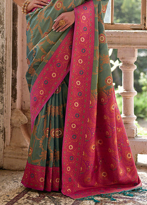 Rama Banarasi Silk Saree With Blouse Piece