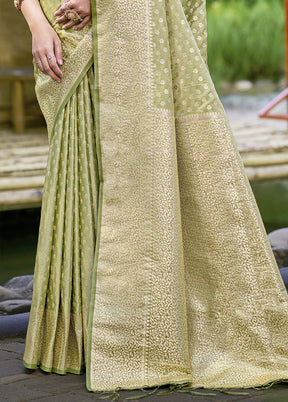 Green Spun Silk Saree With Blouse Piece