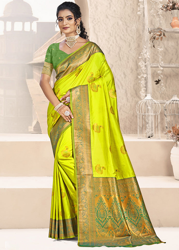 Green Spun Silk Saree With Blouse Piece