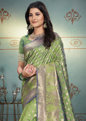 Green Spun Silk Saree With Blouse Piece