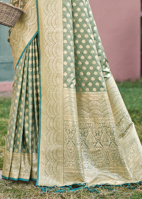 Green Spun Silk Saree With Blouse Piece