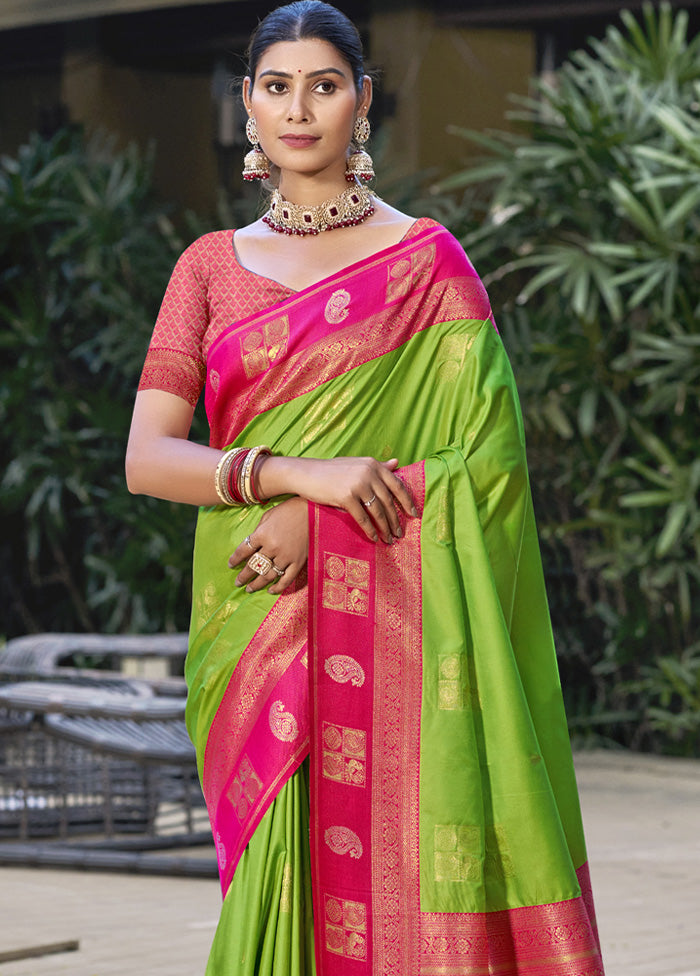 Green Spun Silk Saree With Blouse Piece