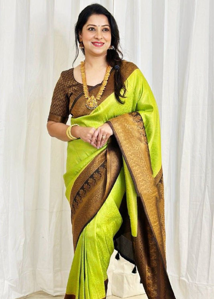 Green Spun Silk Saree With Blouse Piece