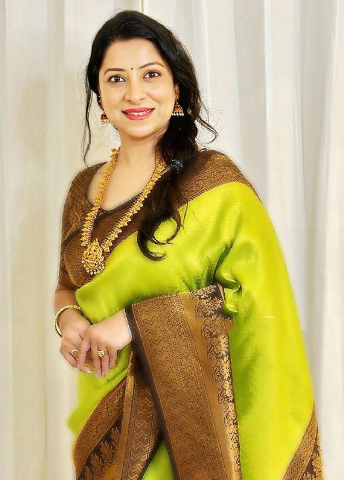 Green Spun Silk Saree With Blouse Piece