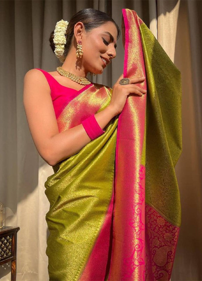 Green Banarasi Silk Saree With Blouse Piece