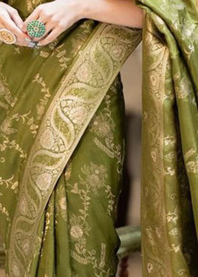 Mehendi Green Banarasi Silk Saree With Blouse Piece