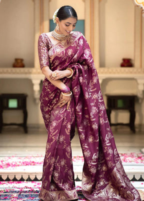 Magenta Banarasi Silk Saree With Blouse Piece