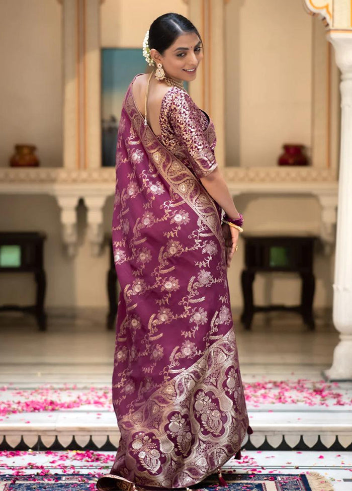 Magenta Banarasi Silk Saree With Blouse Piece