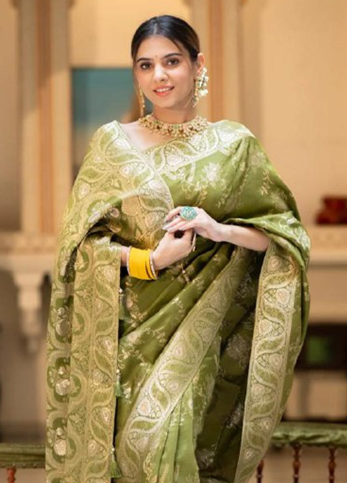 Mehendi Green Banarasi Silk Saree With Blouse Piece