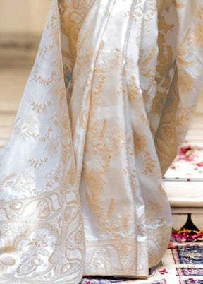 White Banarasi Silk Saree With Blouse Piece