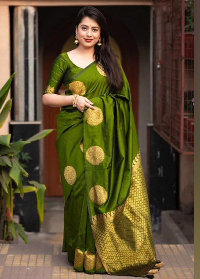 Green Banarasi Silk Saree With Blouse Piece