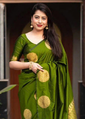 Green Banarasi Silk Saree With Blouse Piece