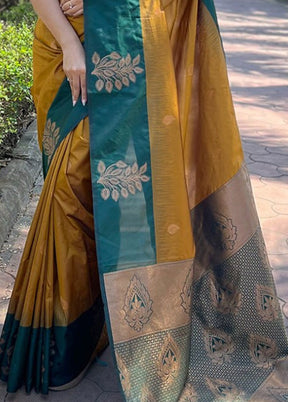 Multicolor Banarasi Silk Saree With Blouse Piece