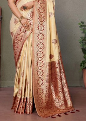 Cream Spun Silk Saree With Blouse Piece