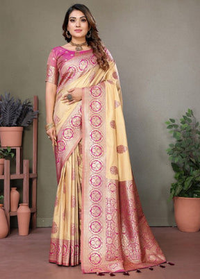 Cream Spun Silk Saree With Blouse Piece