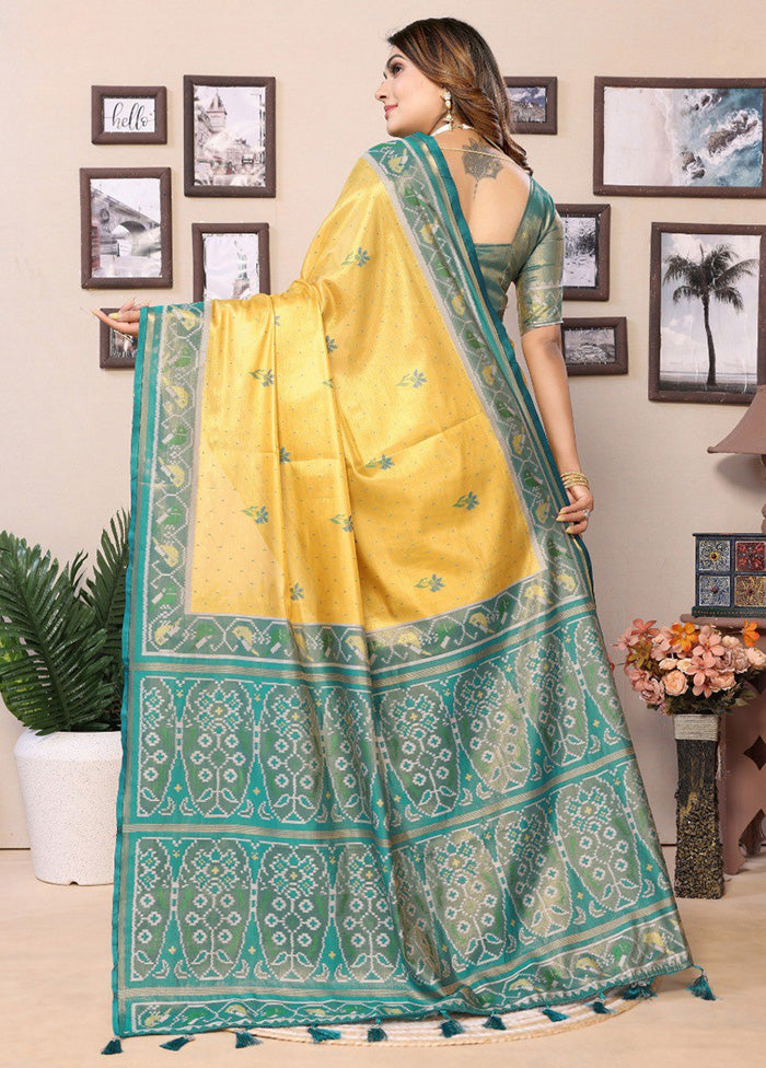 Yellow Banarasi Silk Saree With Blouse Piece