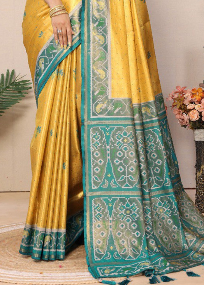 Yellow Banarasi Silk Saree With Blouse Piece