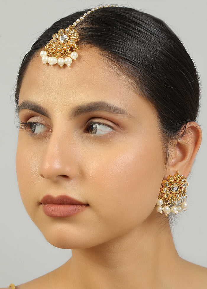 Golden Kundan Work Copper And Alloy Earrings With Mangtika