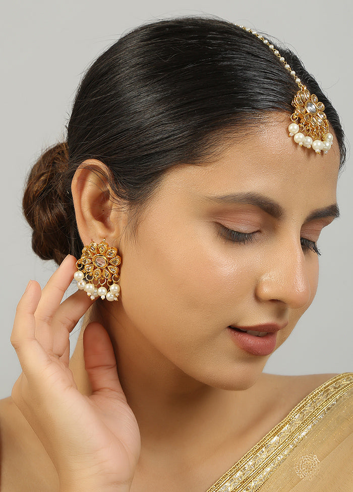 Golden Kundan Work Copper And Alloy Earrings With Mangtika