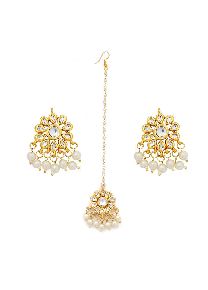 Golden Kundan Work Copper And Alloy Earrings With Mangtika