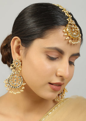 Golden Kundan Work Copper And Alloy Earrings With Mangtika