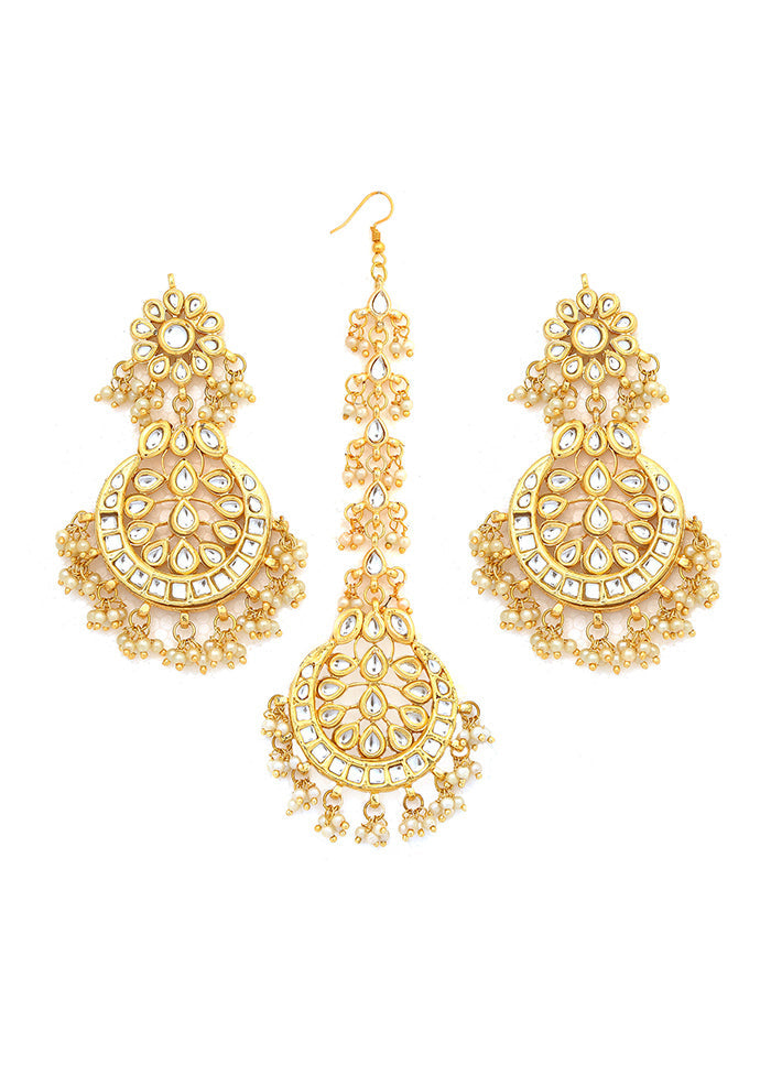 Golden Kundan Work Copper And Alloy Earrings With Mangtika