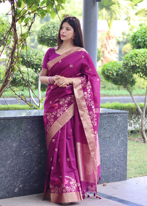 Magenta Linen Silk Saree With Blouse Piece