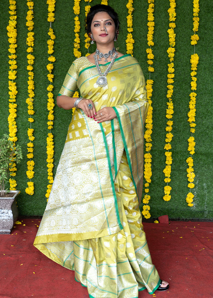 Green Dupion Silk Saree With Blouse Piece