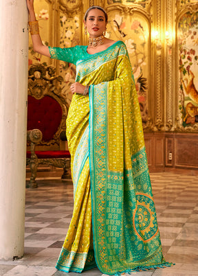 Green Dupion Silk Saree With Blouse Piece