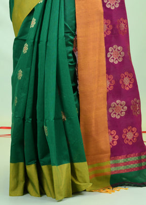 Green Pure Cotton Saree With Blouse Piece