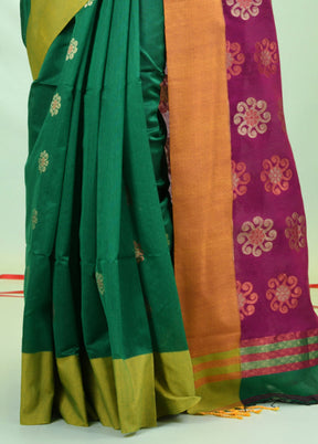 Green Pure Cotton Saree With Blouse Piece