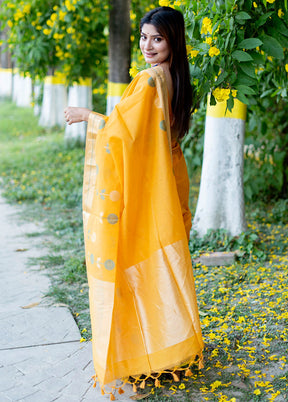 Yellow Cotton Saree With Blouse Piece