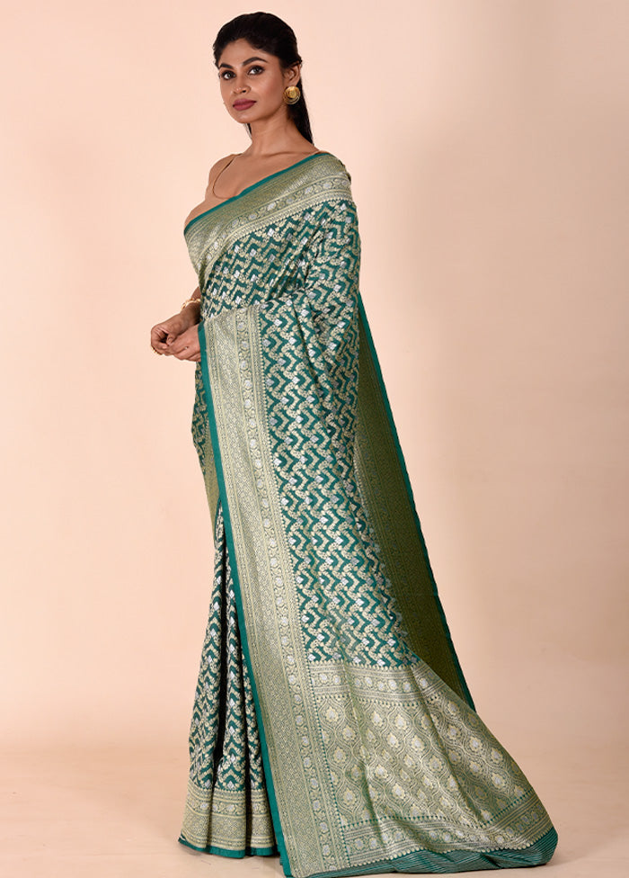 Green Uppada Silk Saree With Blouse Piece