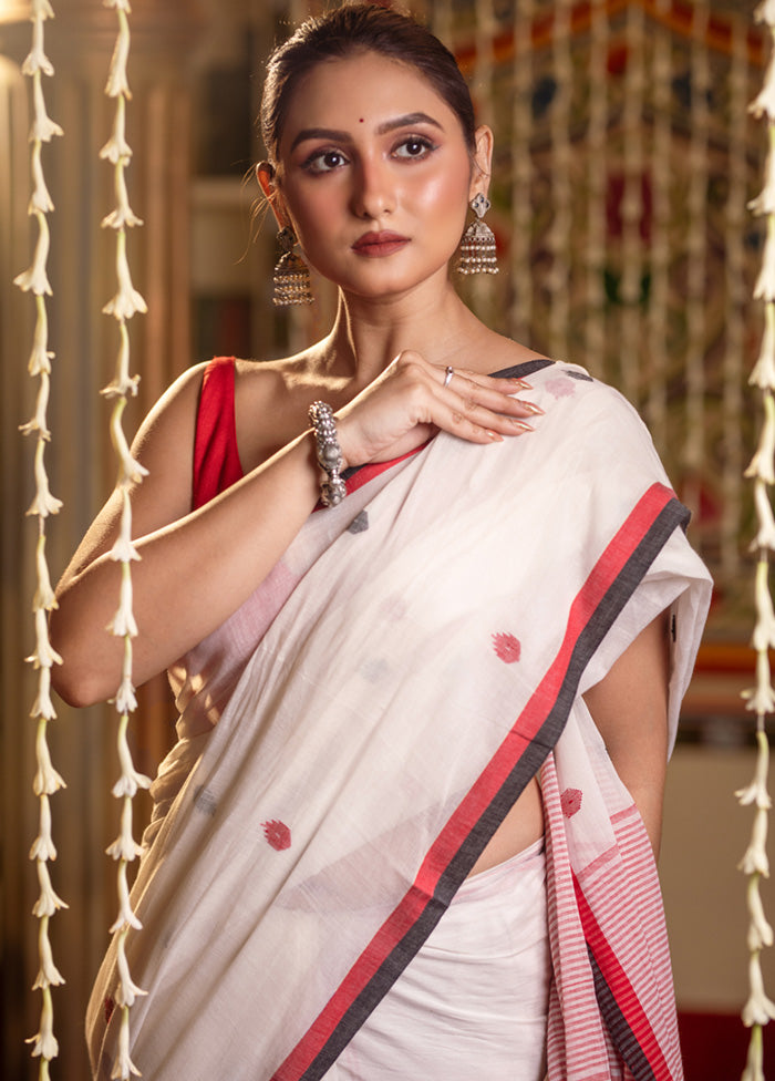 White Tant Cotton Saree With Blouse Piece