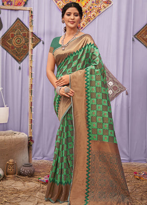 Green Cotton Saree With Blouse Piece - Indian Silk House Agencies