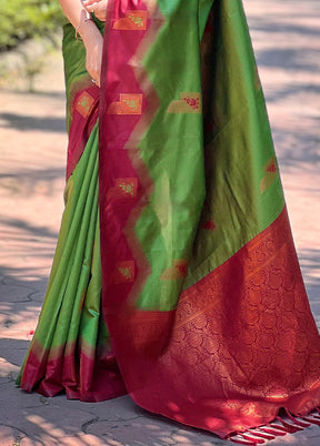 Green Banarasi Silk Saree With Blouse Piece