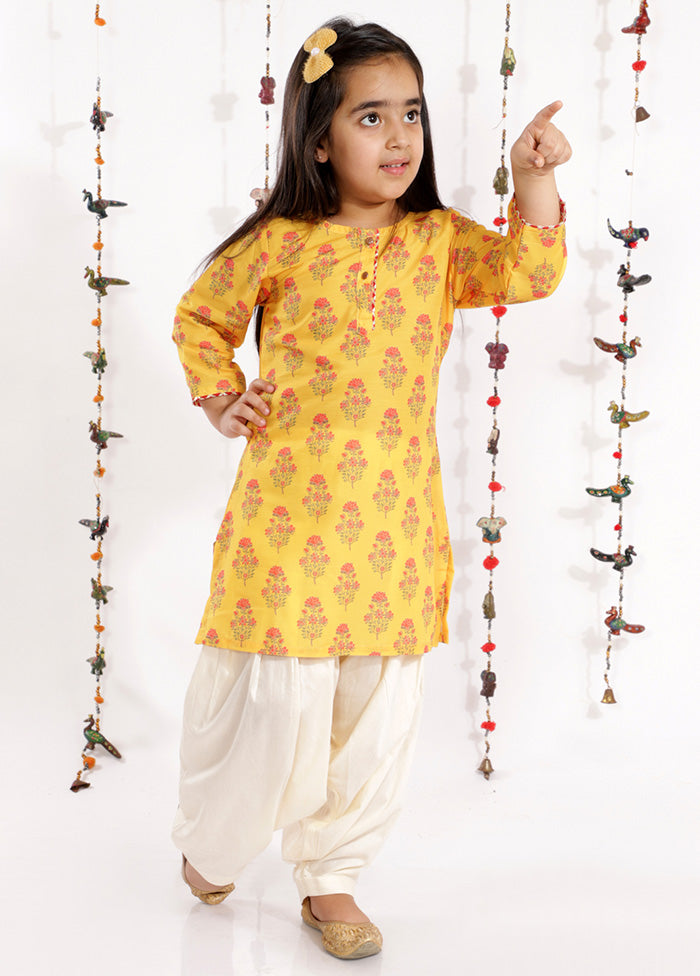 Yellow Cotton Linen Printed Floral Kurta And Patiala Pant Set - Indian Silk House Agencies