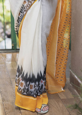 White Silk Saree With Blouse Piece