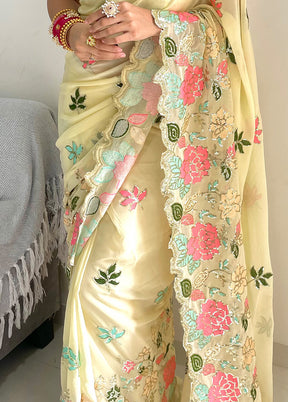 Cream Georgette Saree With Blouse Piece