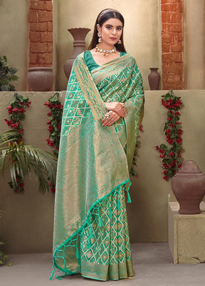 Green Cotton Saree With Blouse Piece