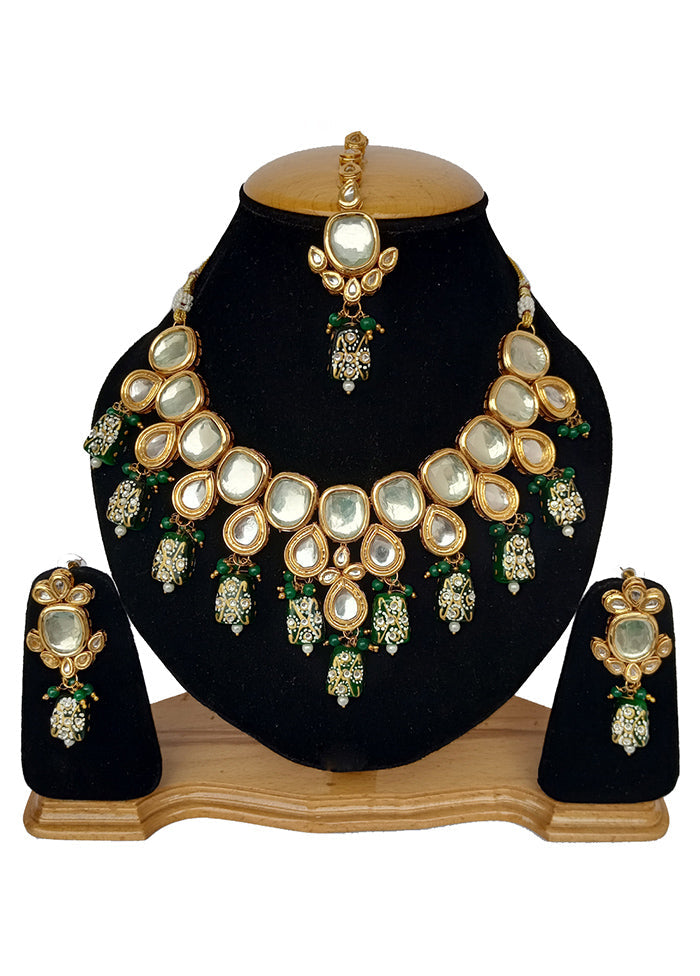Emerald Green Kundan Jewellery Set With Mangtika