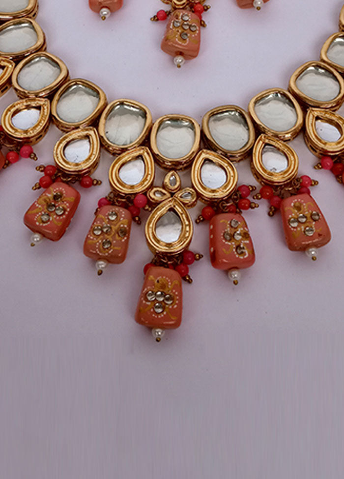 Yellow Kundan Jewellery Set With Mangtika