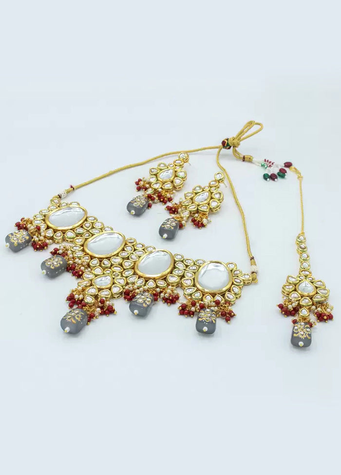 Grey Beaded Kundan Choker Set With Mangtika