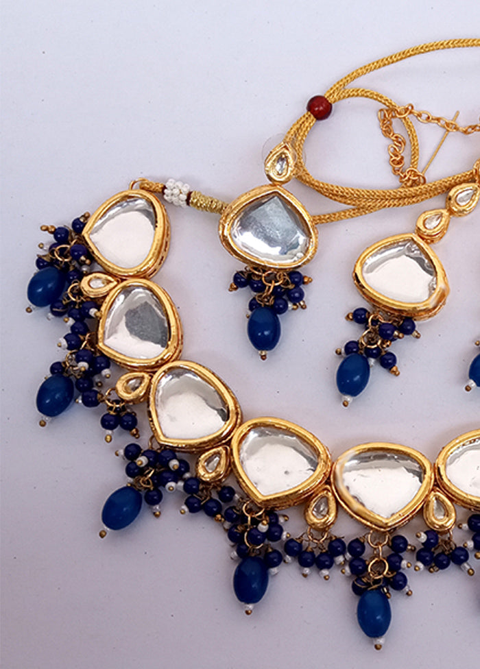 Kundan Studded Blue Jewellery Set With Mangtika