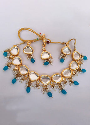 Kundan Studded Sky Blue Jewellery Set With Mangtika